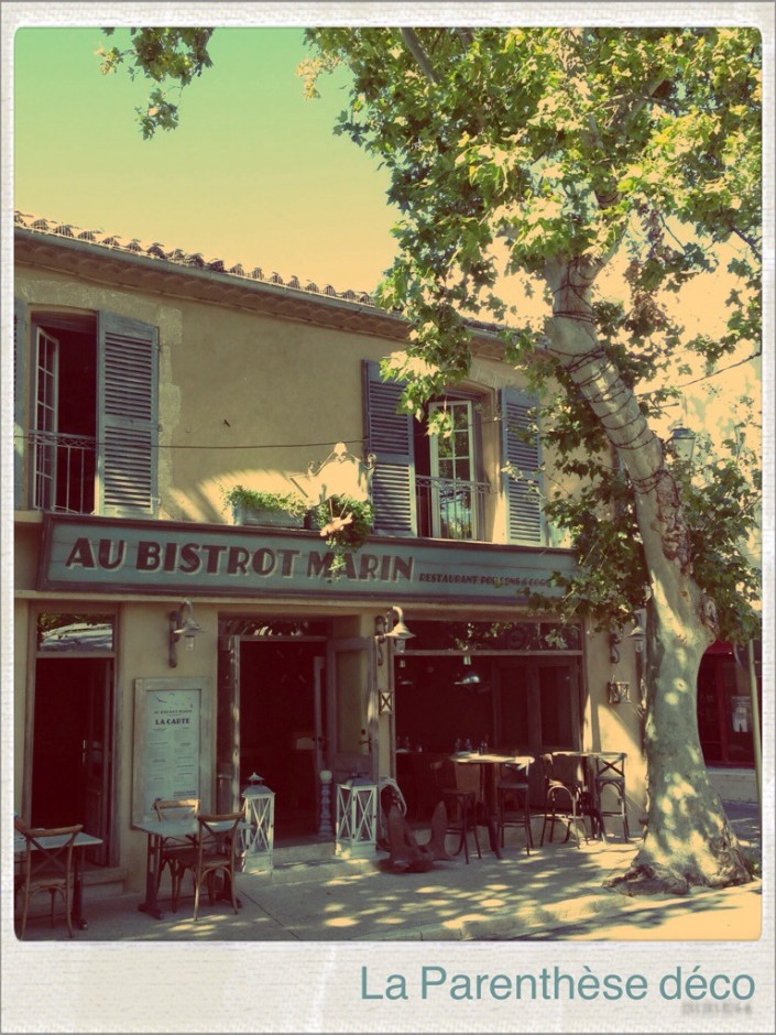 belle façade provençale de restaurant