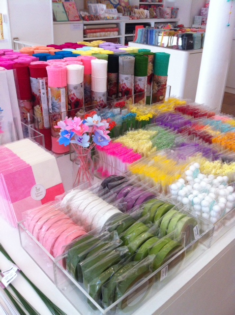 Un arc-en-ciel de couleurs pour les fleurs en papier DIY