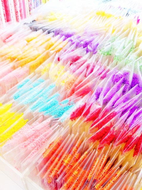 Pistils multicolores vu sur La Parenthèse déco